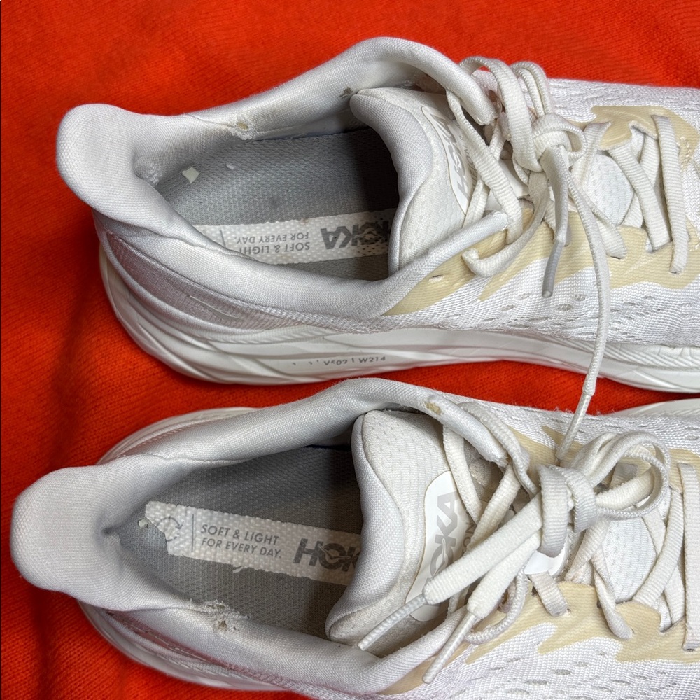 Hoka Clifton 8 running shoes/sneakers. White and cream, size 7.5 - Picture 5 of 8